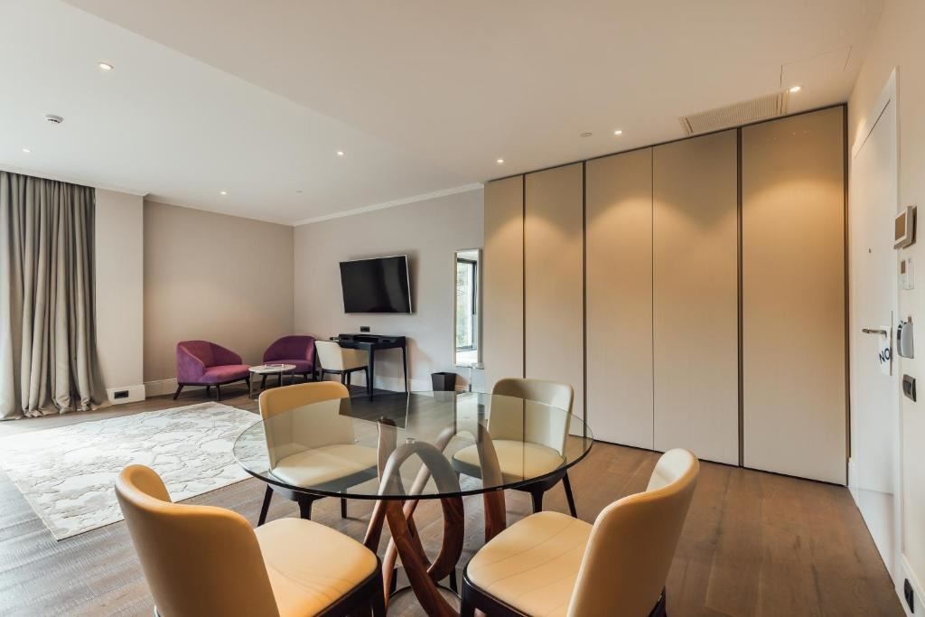 rooms-studio-land-view