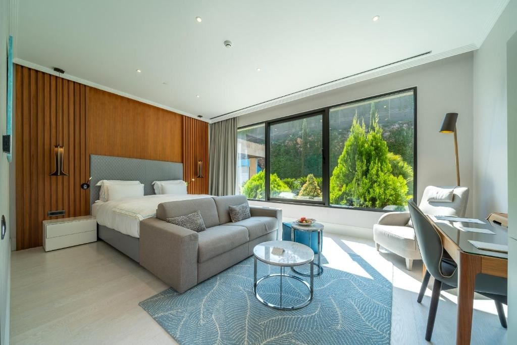 rooms-luux-room-land-view