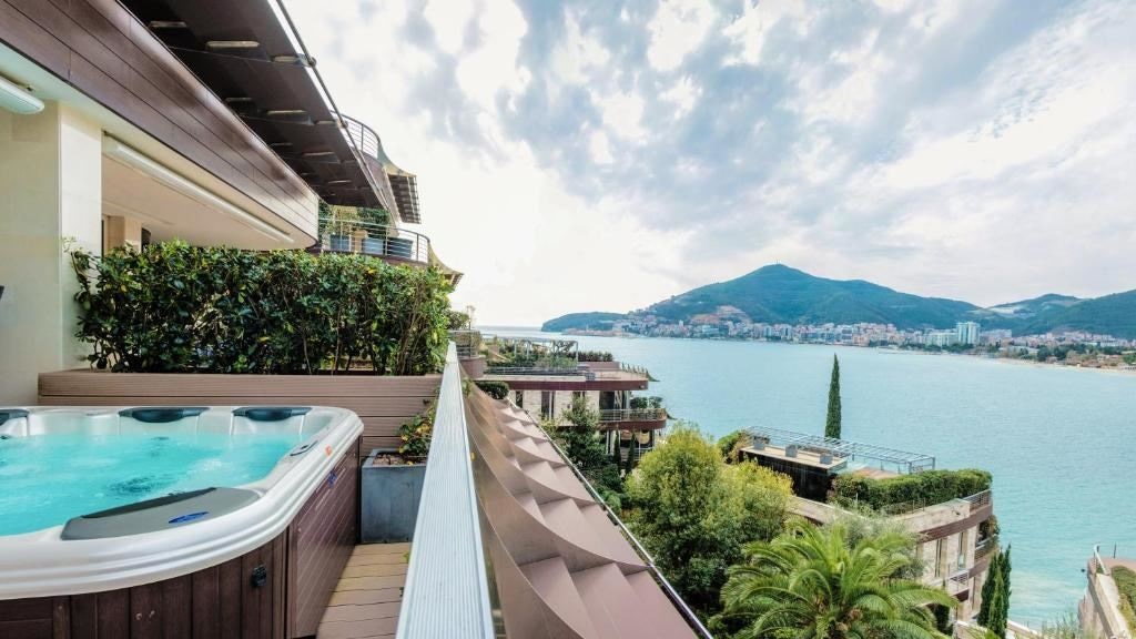 rooms-two-bedrooms-deluxe-residence-sea-side-line