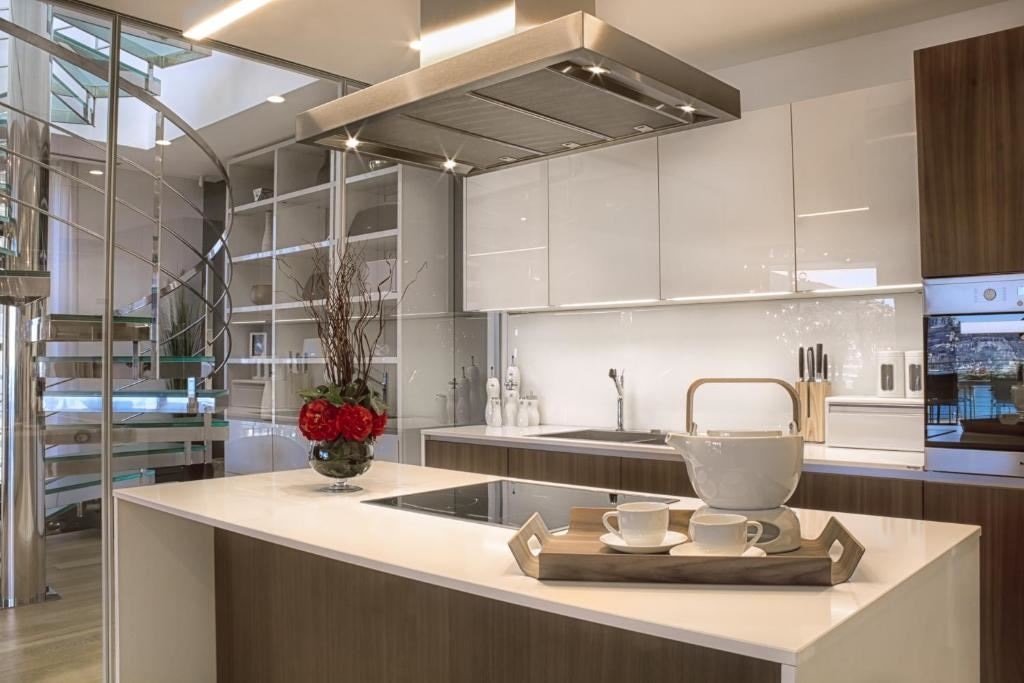 rooms-three-bedrooms-penthouse-sea-side-line