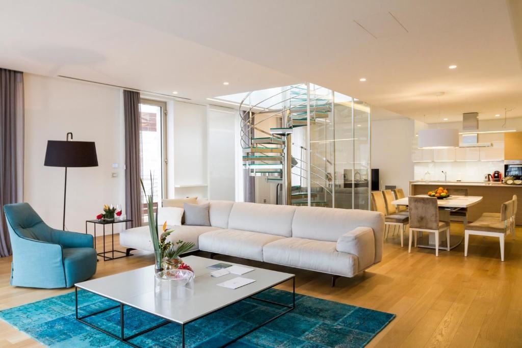 rooms-three-bedrooms-penthouse-sea-side-line