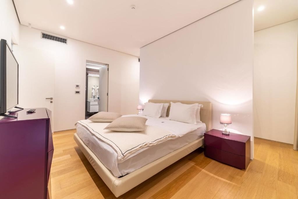 rooms-two-bedrooms-residence-garden-line