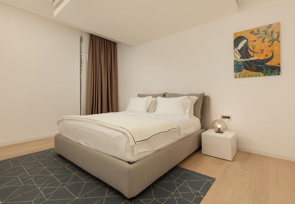 rooms-two-bedrooms-residence-garden-line