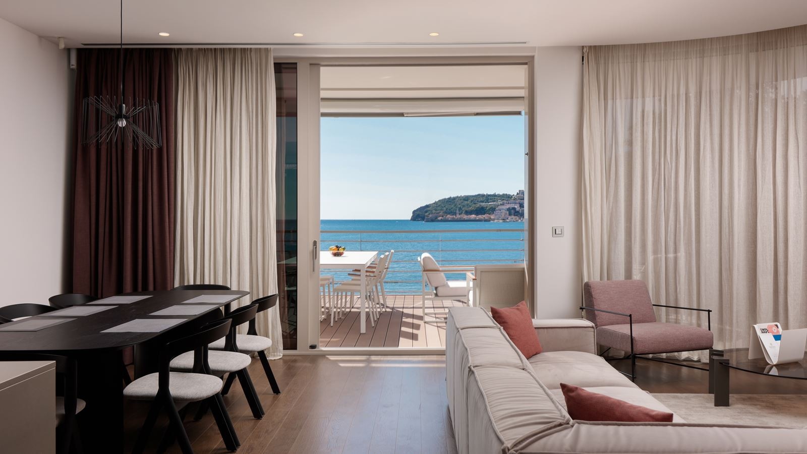 rooms-three-bedrooms-residence-sea-side-line