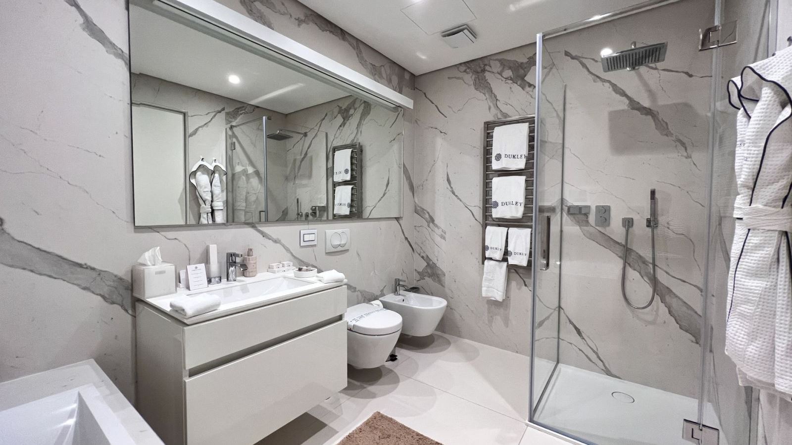 rooms-four-bedrooms-penthouse-garden-line