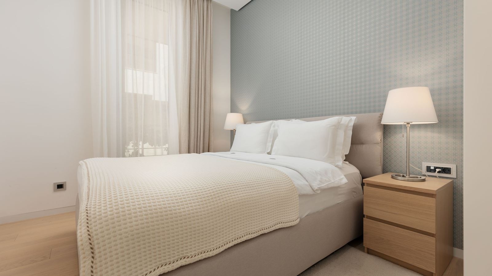 rooms-three-bedrooms-residence-garden-line