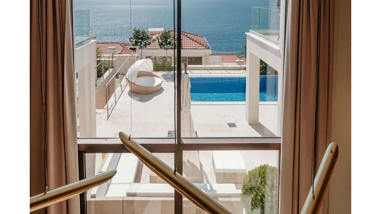 rooms-signature-villa-with-private-pool-sea-view