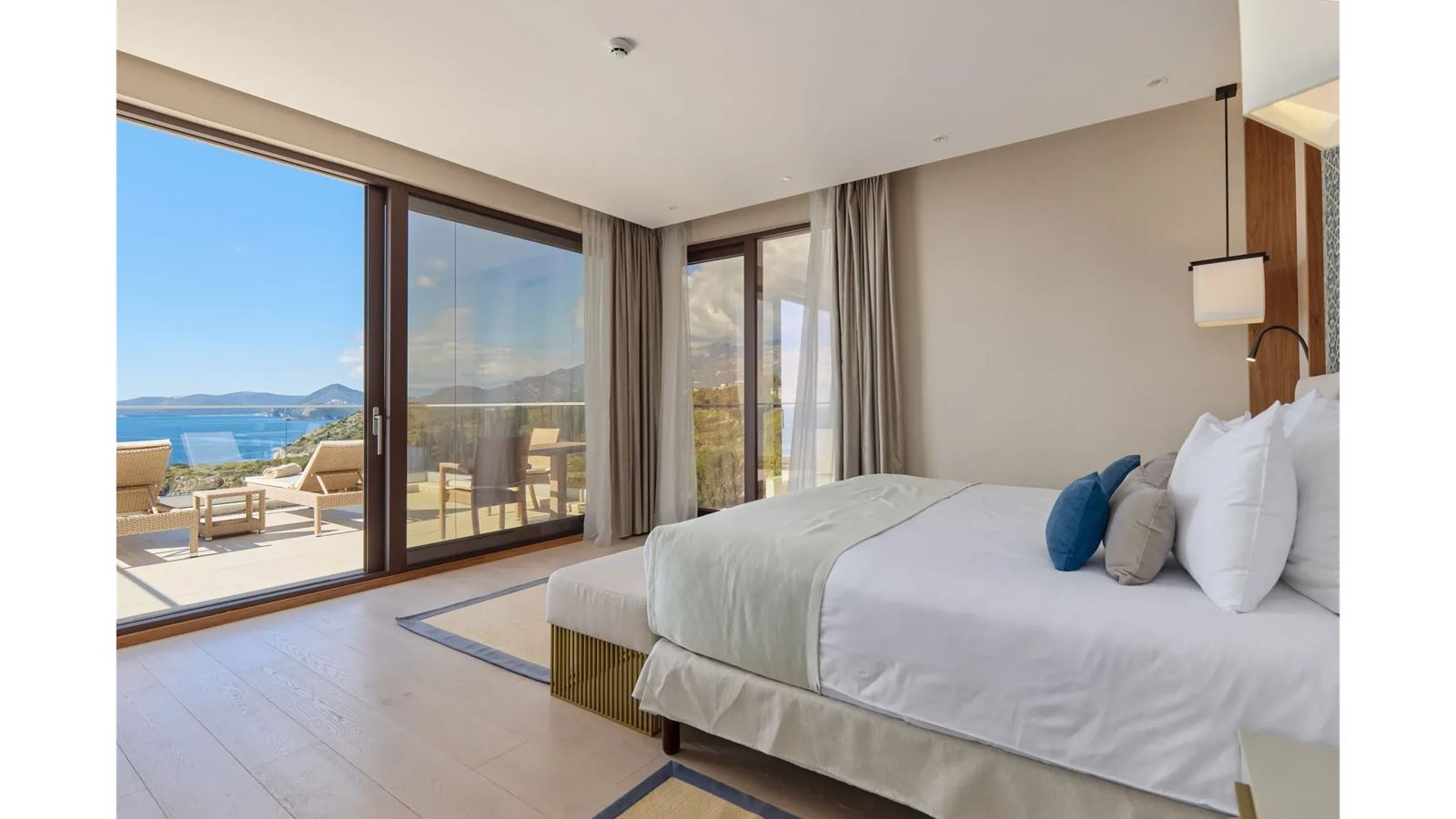 rooms-deluxe-villa-with-private-pool-sea-view