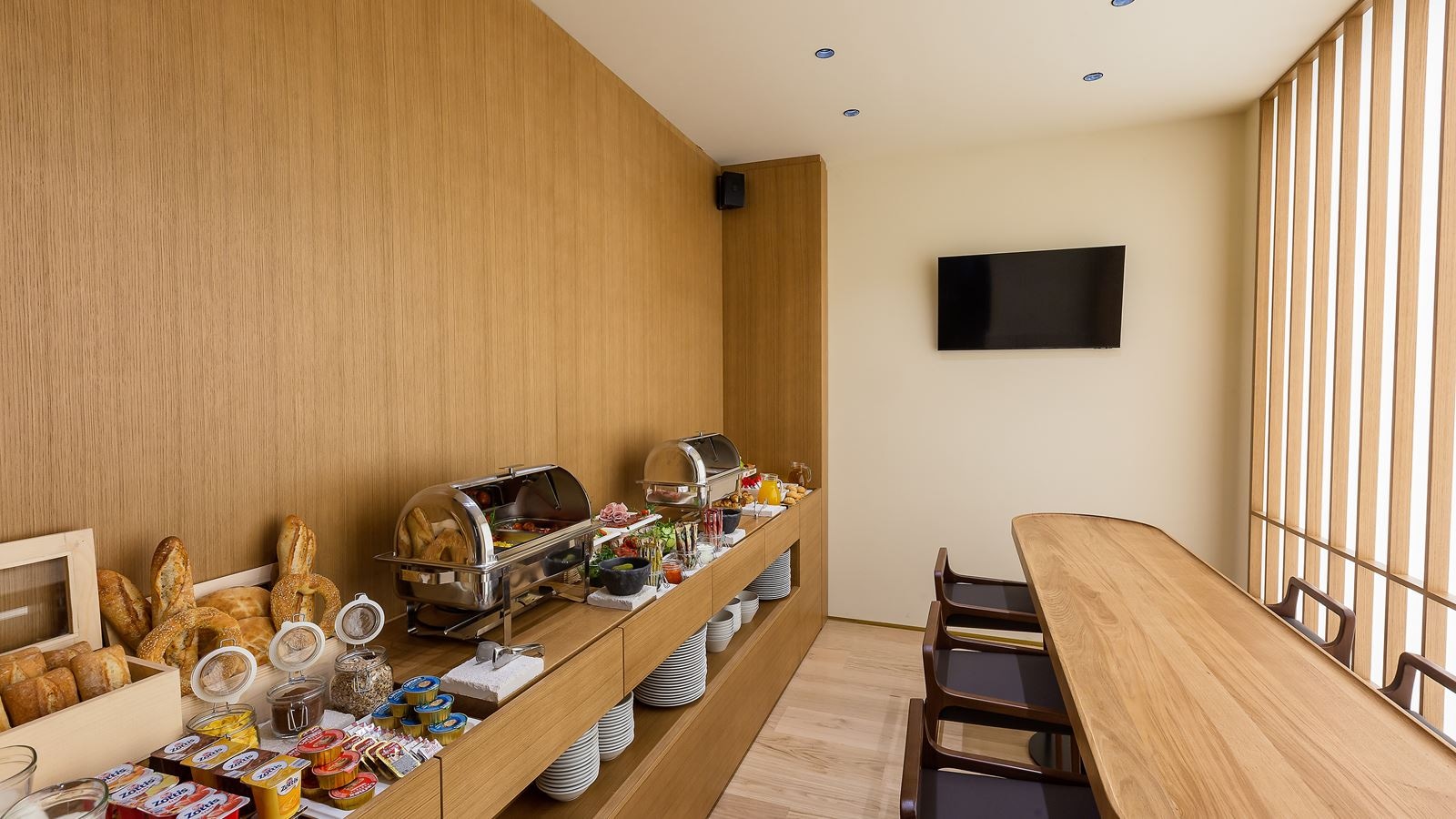 restaurants-restaurant