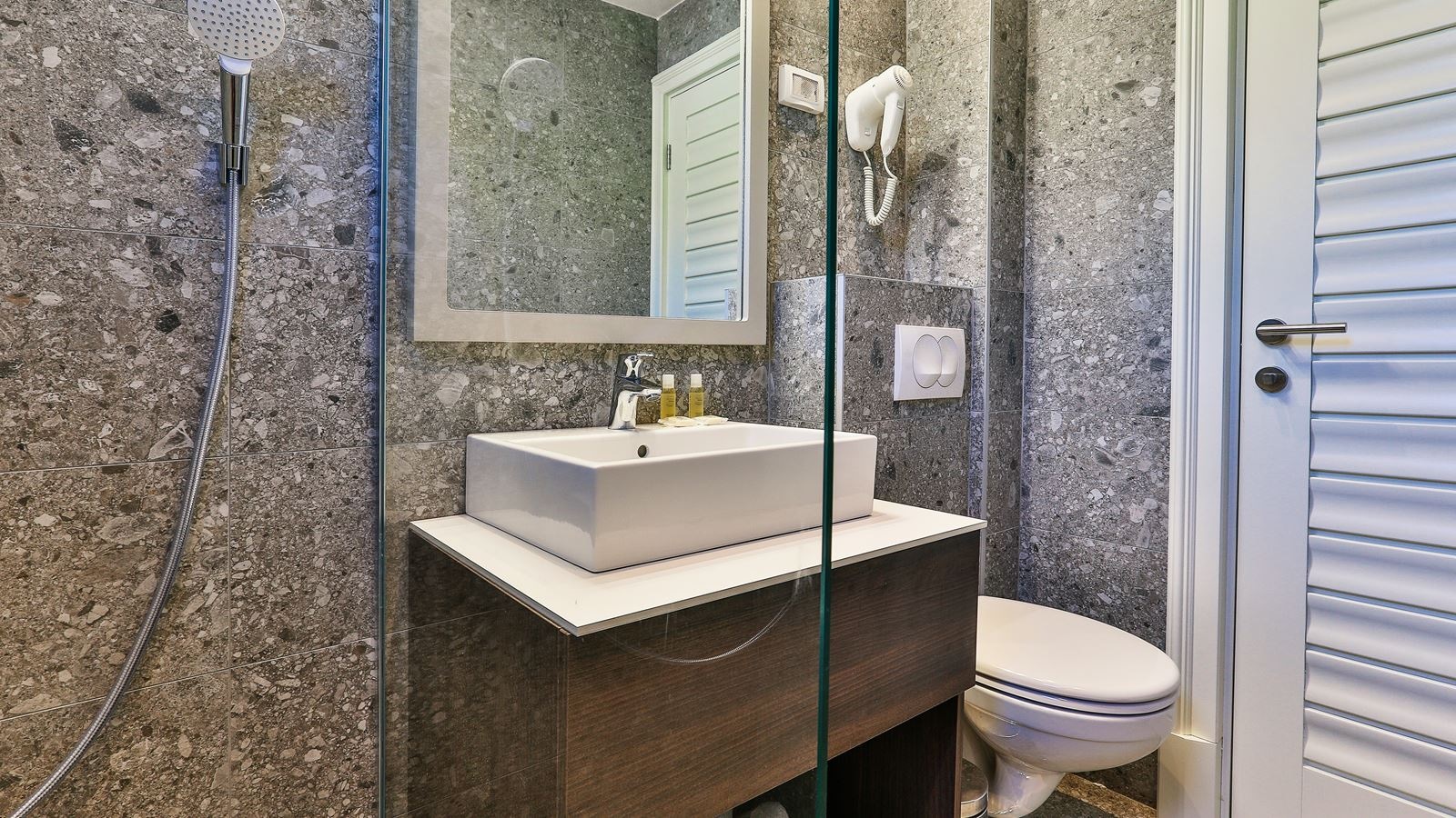 rooms-standard-double-room