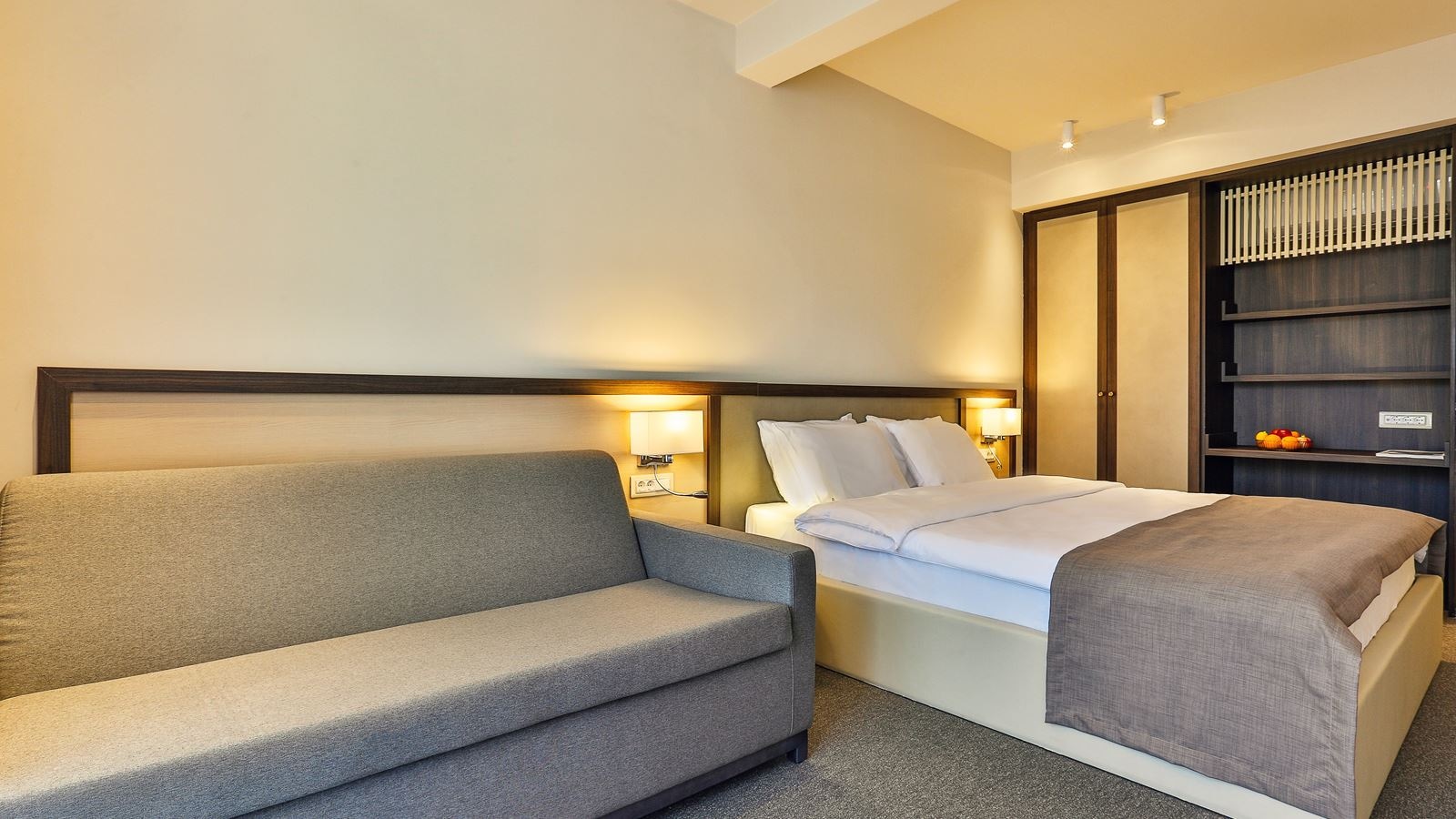 rooms-family-room-with-balcony