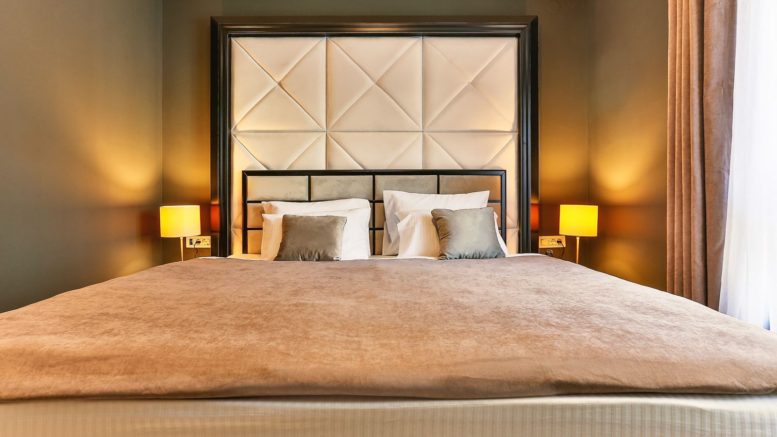 rooms-standard-double-room