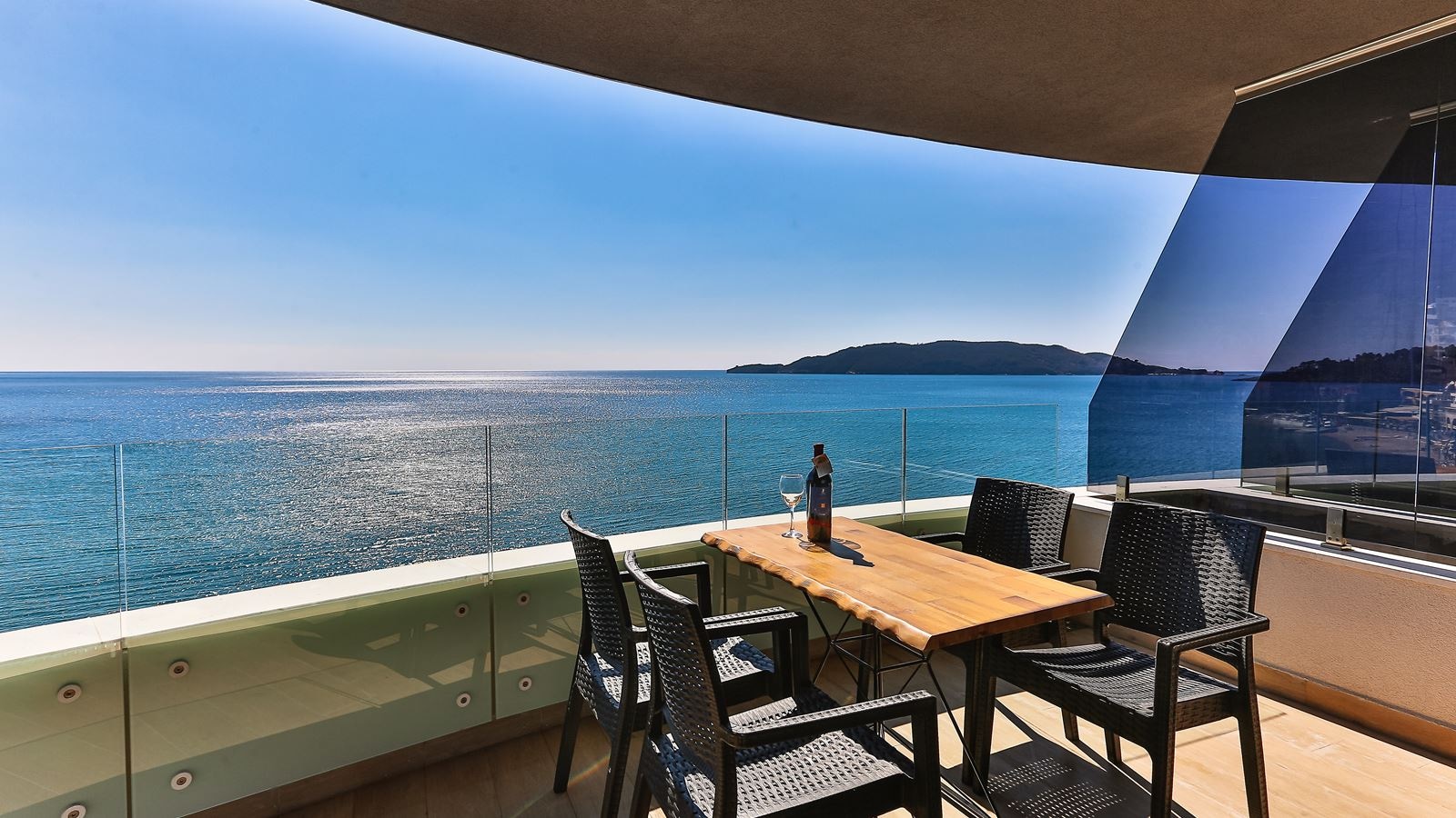 rooms-king-suite-with-sea-view