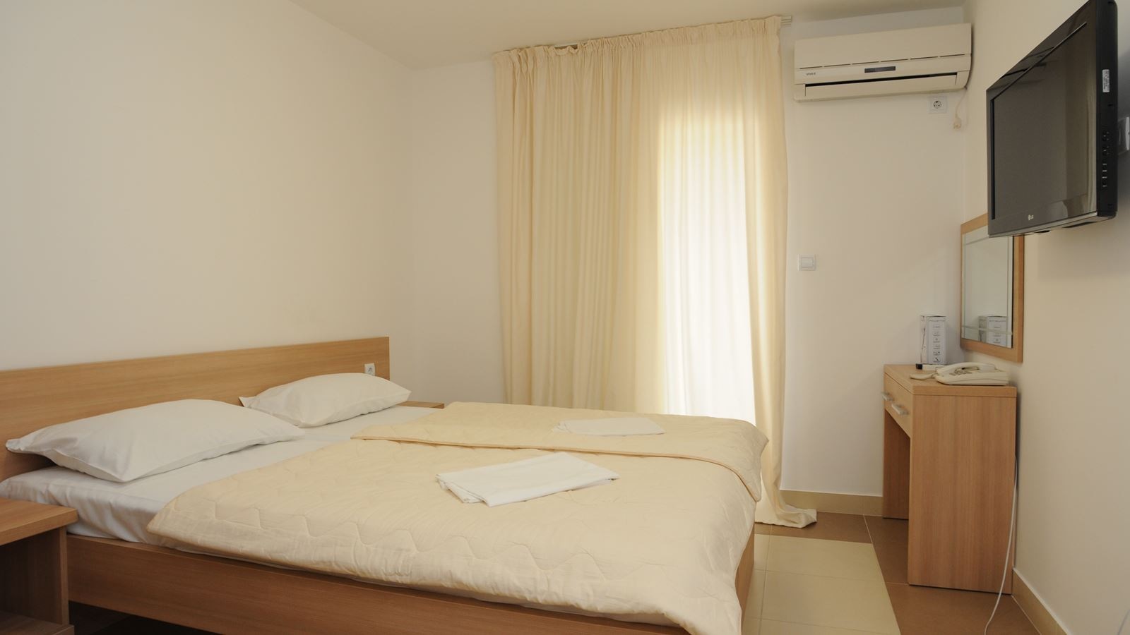 rooms-double-studio-twin-bed-with-balcony