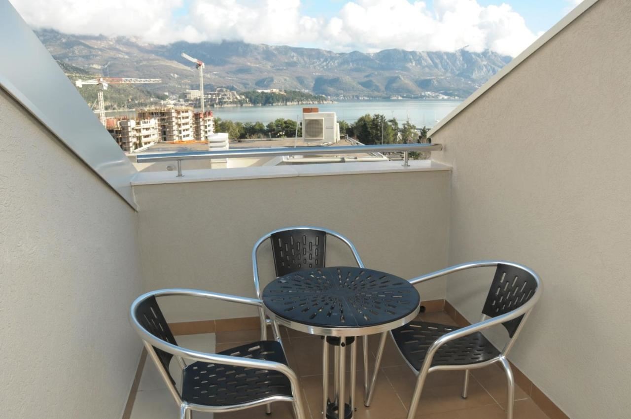 rooms-quadruple-apartment-with-french-and-sofa-bed