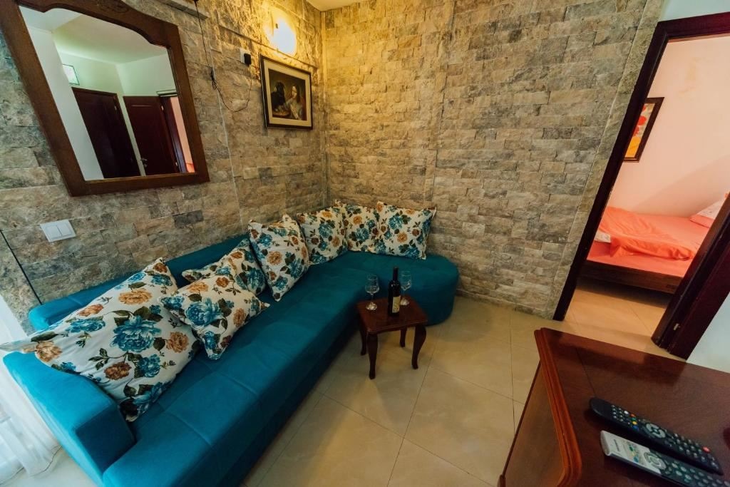 rooms-apartment-seperate-bedroom-with-terrace