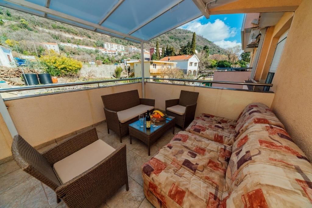 rooms-apartment-seperate-bedroom-with-terrace