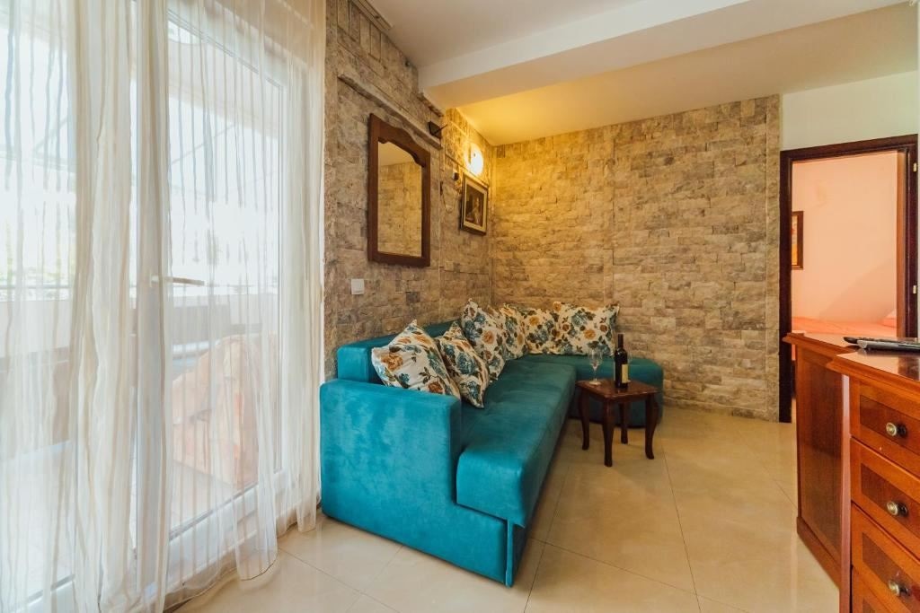 rooms-apartment-seperate-bedroom-with-terrace