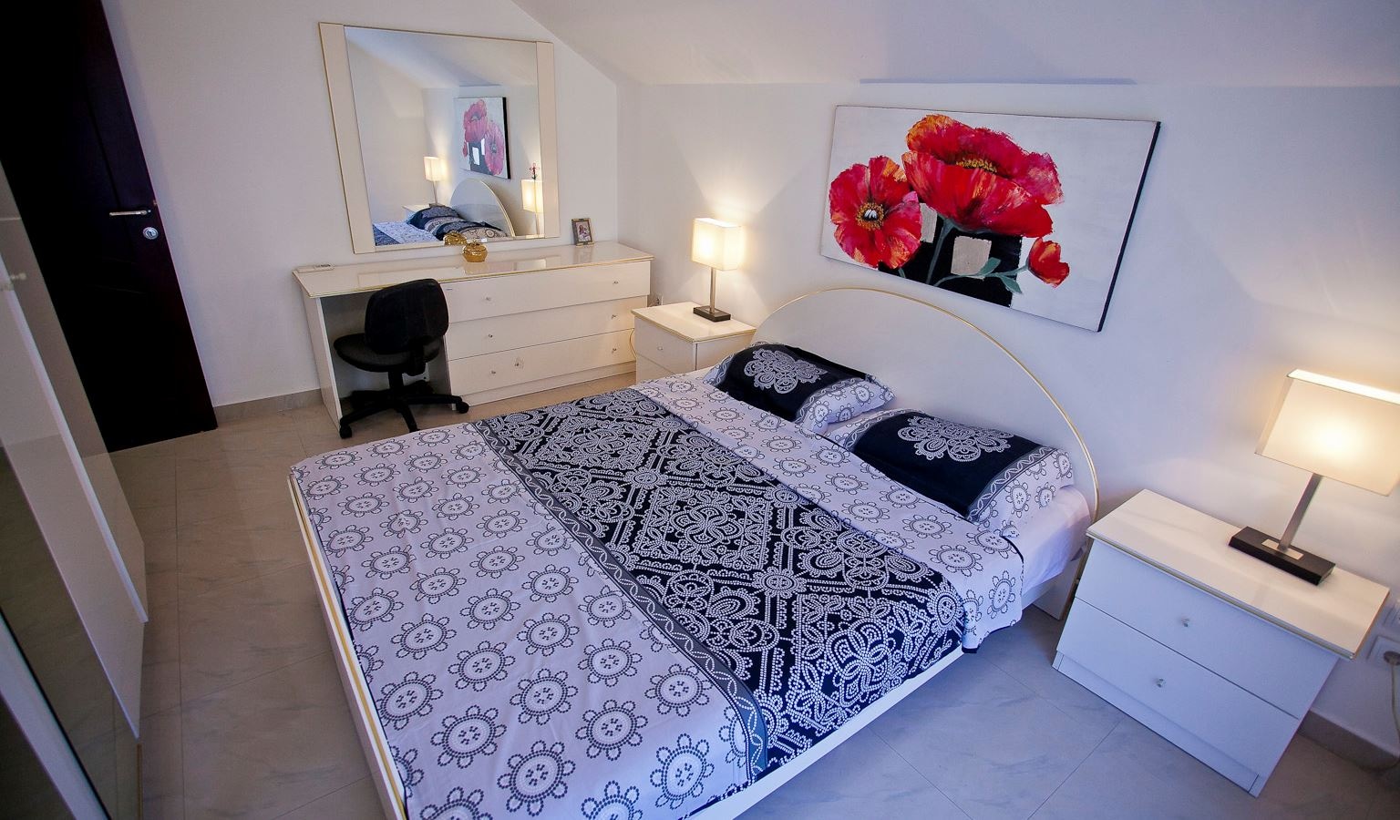 rooms-two-bedroom-apartment-100-m2