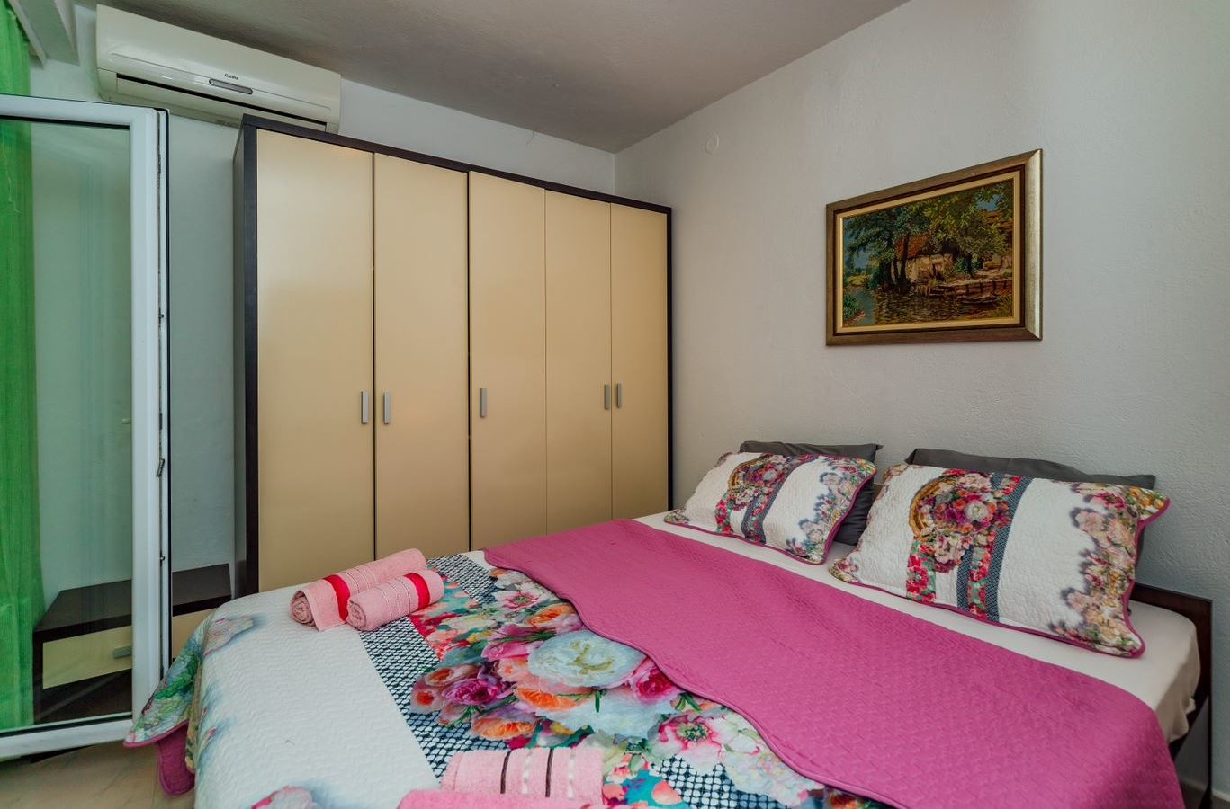 rooms-two-bedroom-apartment-75-m2