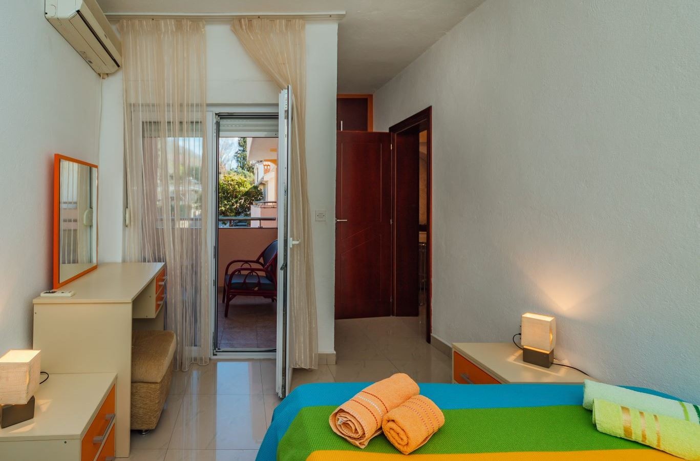 rooms-two-bedroom-apartment-75-m2