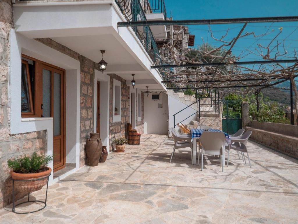 rooms-villa-annex-building-casa-pastrovici-del-mare