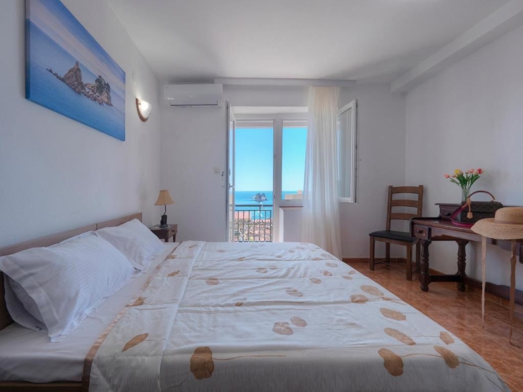 rooms-villa-annex-building-casa-pastrovici-del-mare