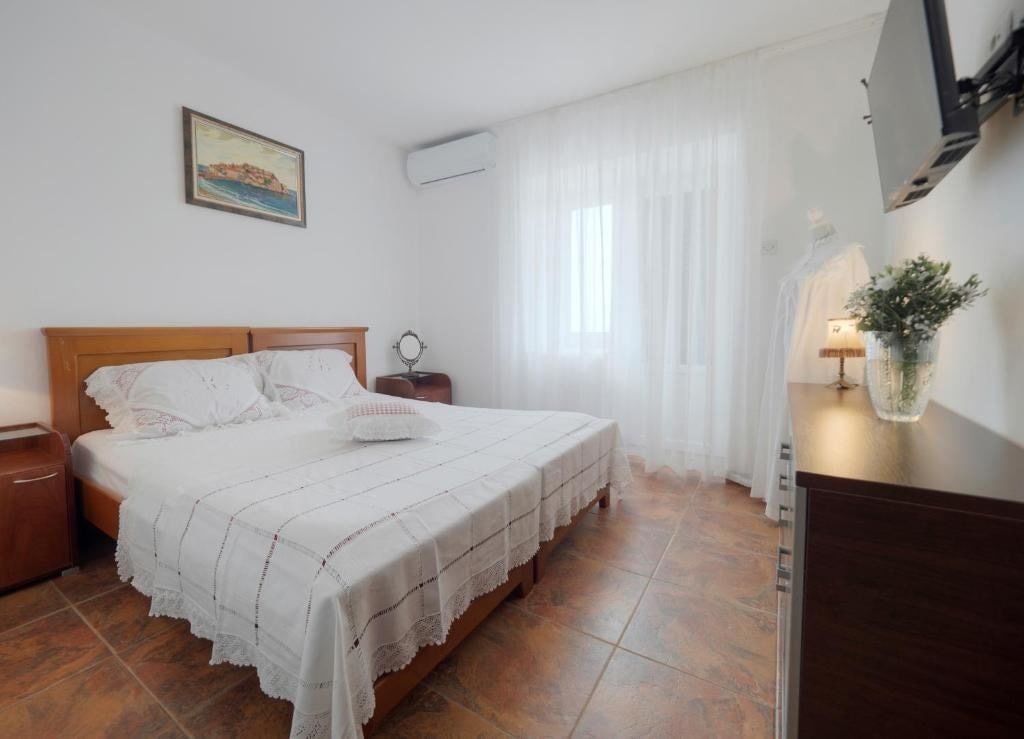 rooms-villa-annex-building-casa-pastrovici-del-mare