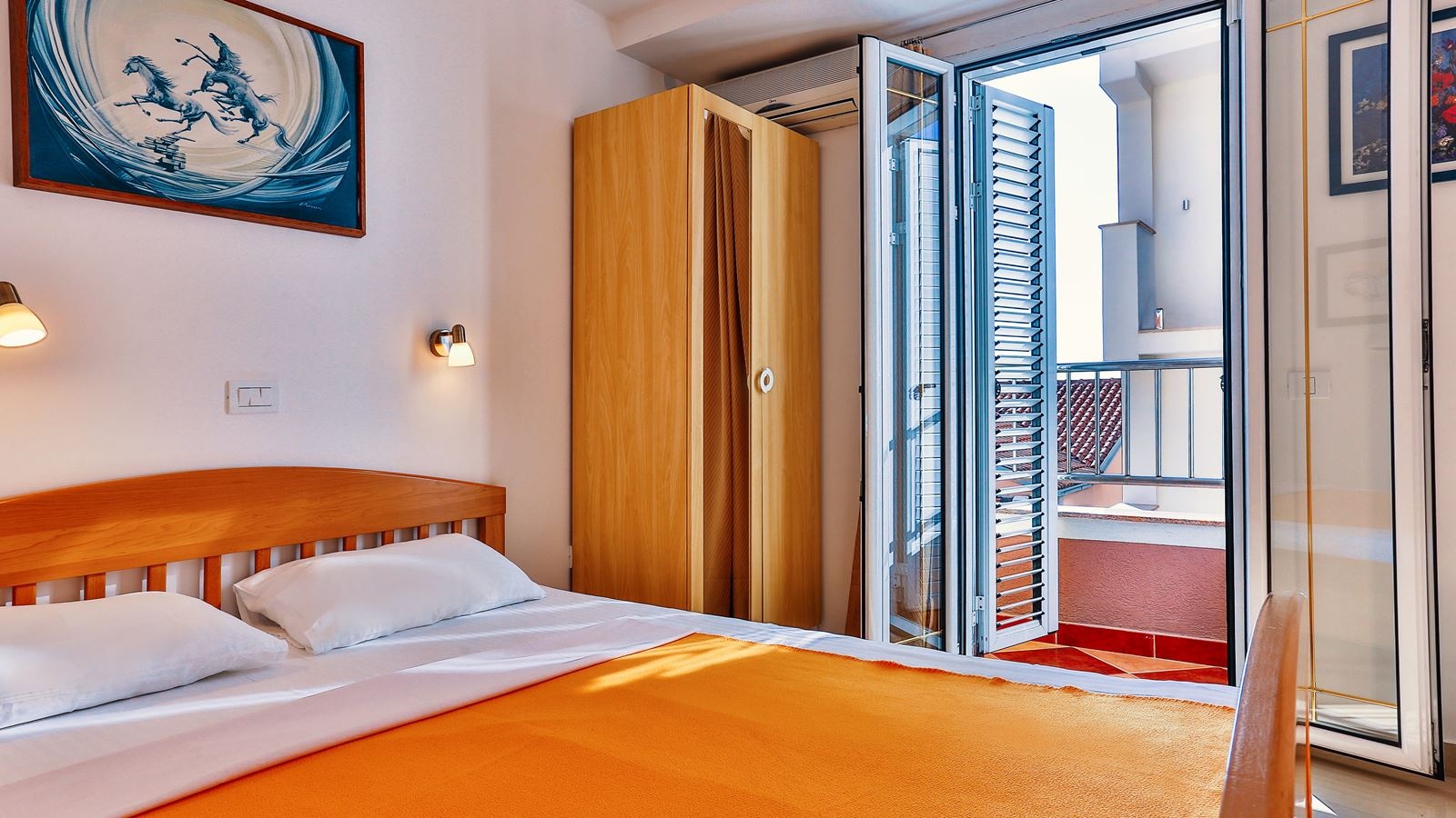 rooms-double-room-french-balcony