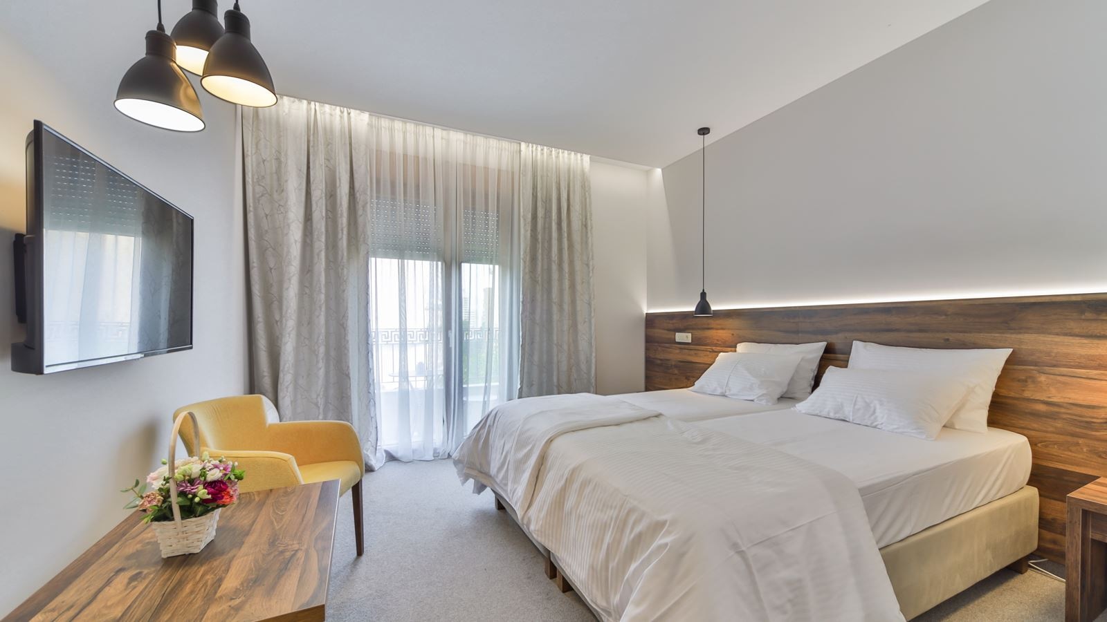 rooms-deluxe-double-twin-room