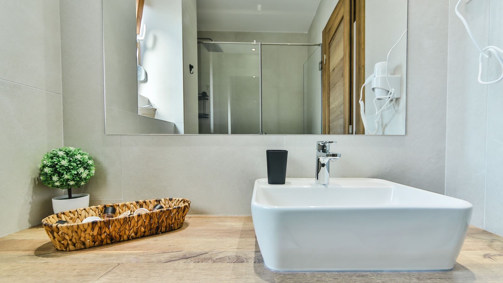 rooms-deluxe-double-twin-room