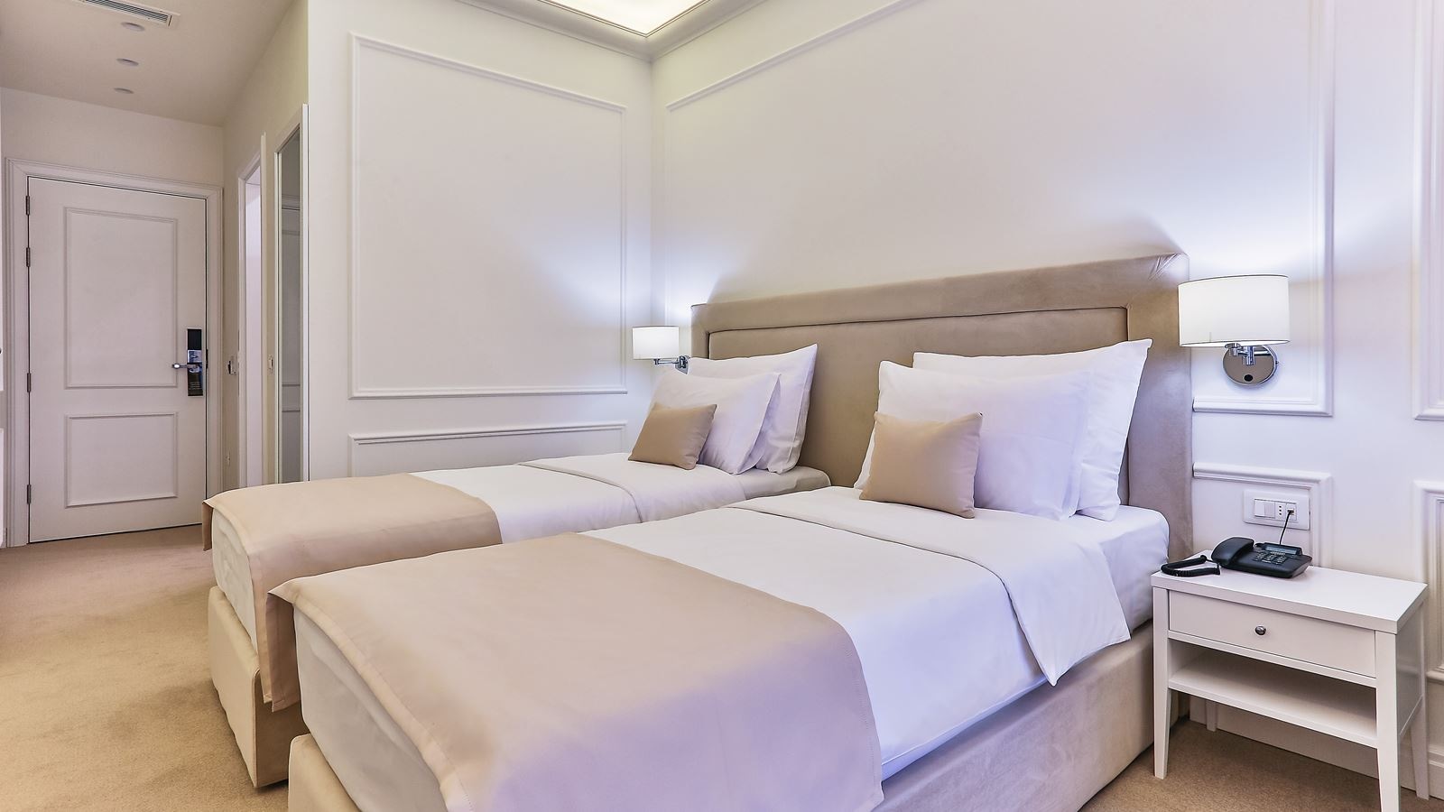 rooms-deluxe-doubletwin-room