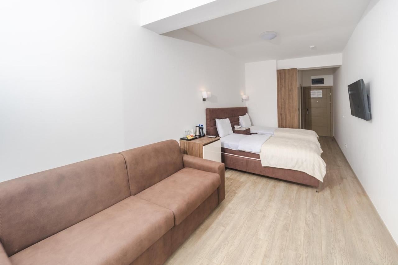 rooms-standard-double-room