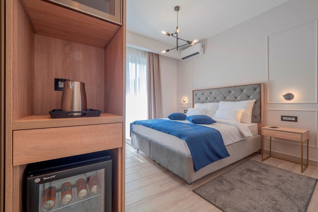 rooms-deluxe-double-room-with-extra-bed