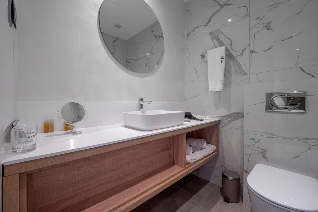 rooms-deluxe-double-room-with-extra-bed