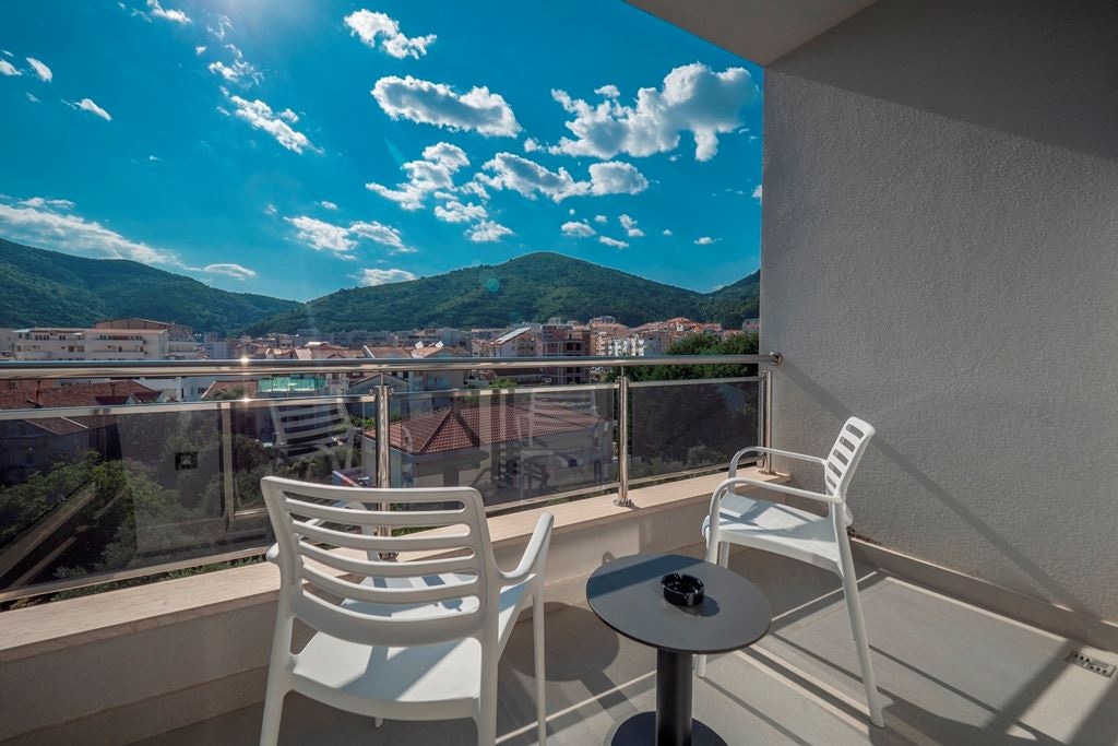 rooms-deluxe-double-room-with-extra-bed