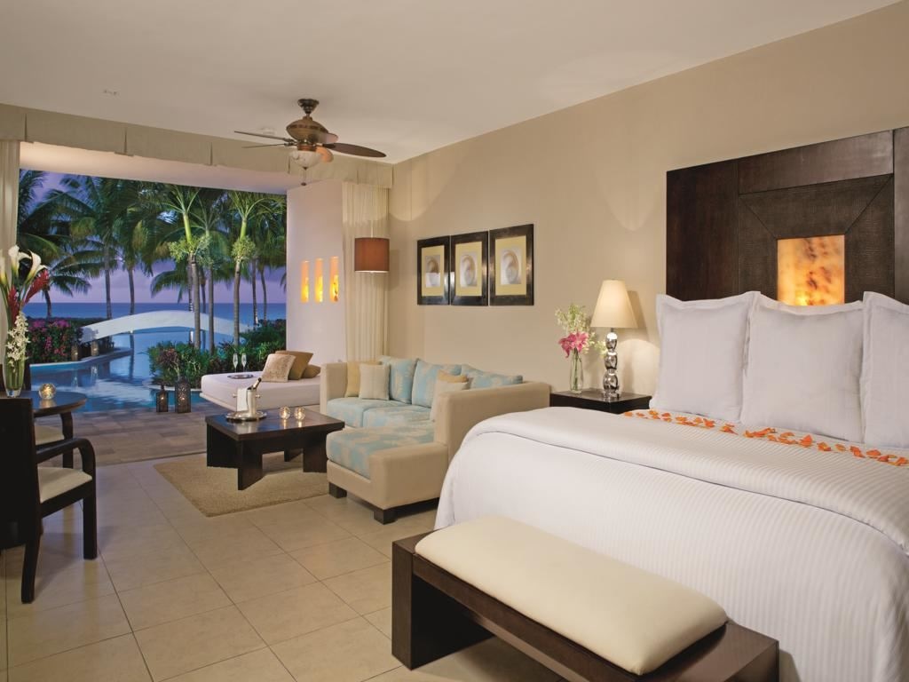 rooms-junior-suite-ocean-view-swim-up