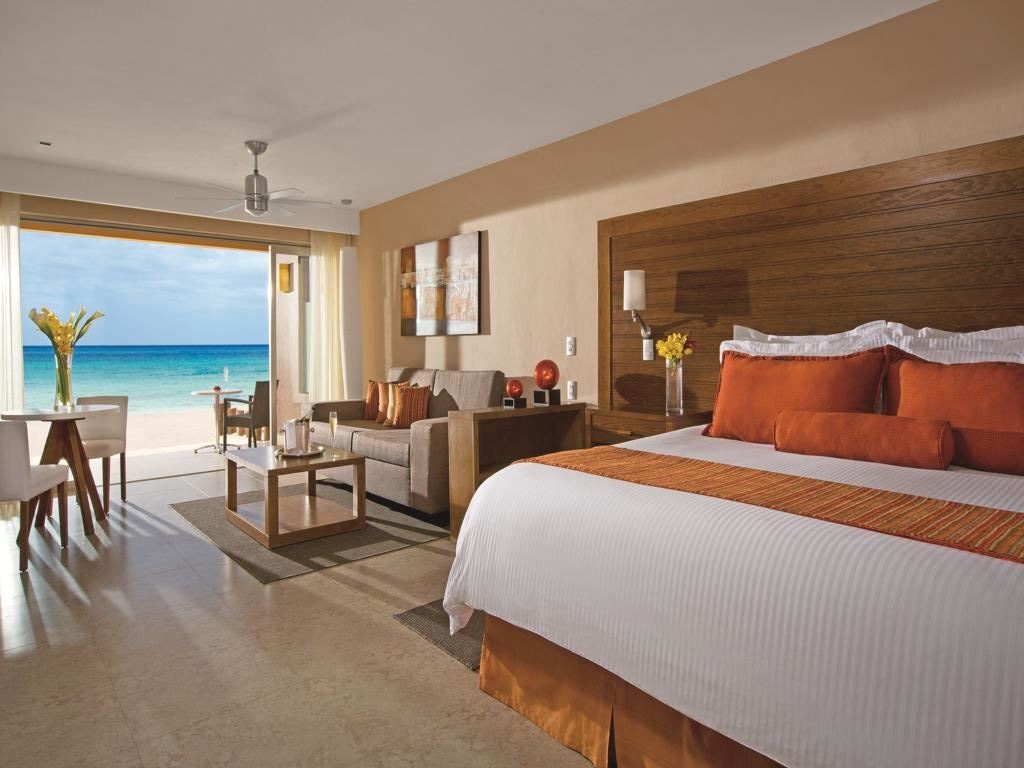 rooms-preferred-club-junior-suite-ocean-front