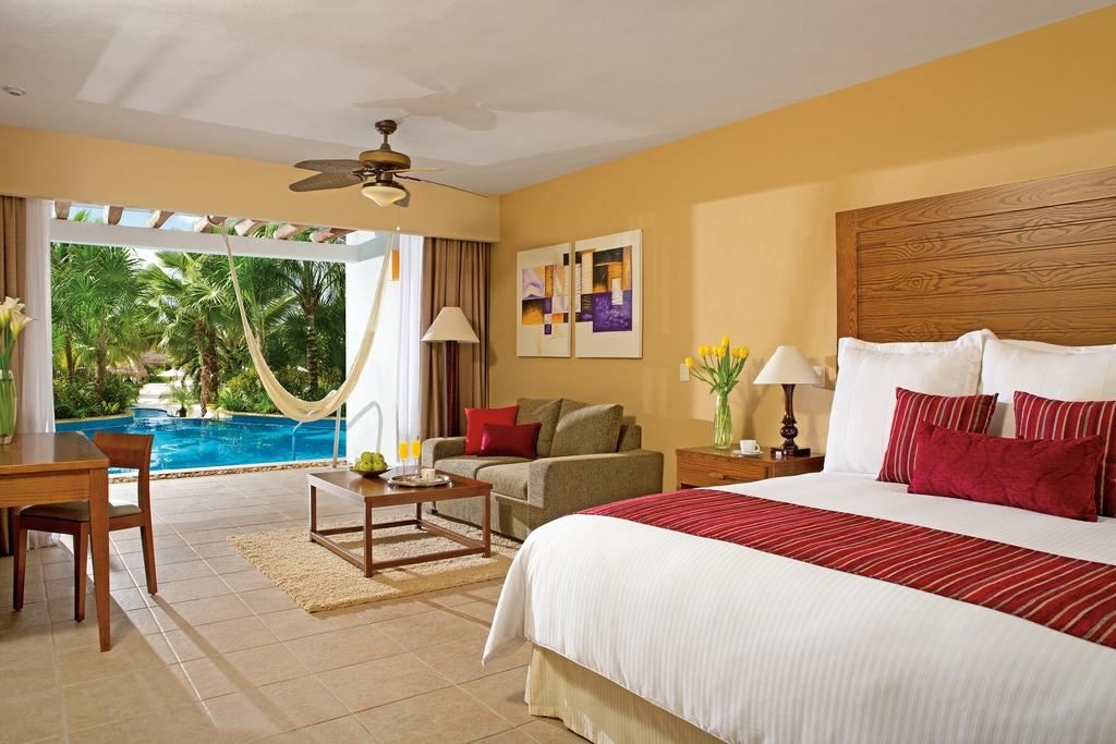 rooms-junior-suite-pool-view-swim-up