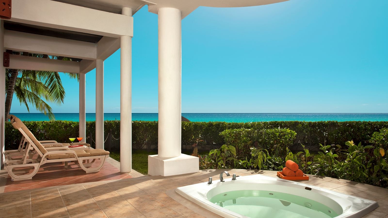 rooms-honeymoon-junior-suite-with-jacuzzi