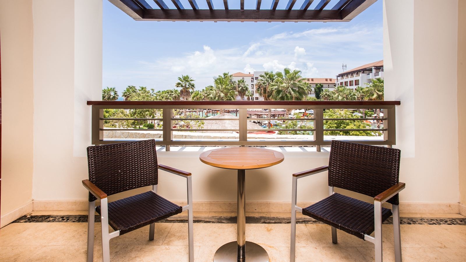 rooms-junior-suite-partial-ocean-view