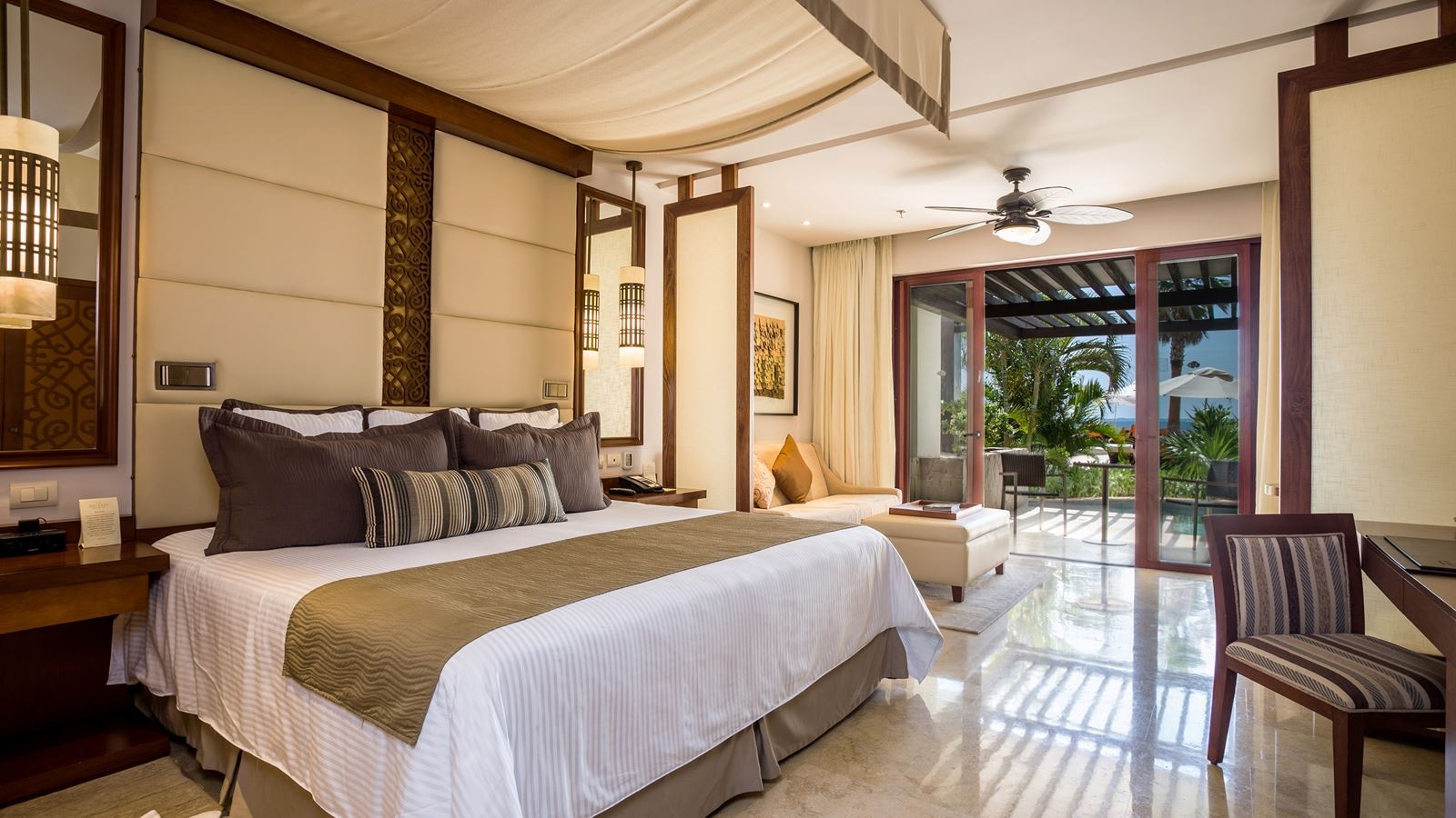 rooms-preferred-club-junior-suite-swim-out-ocean-view