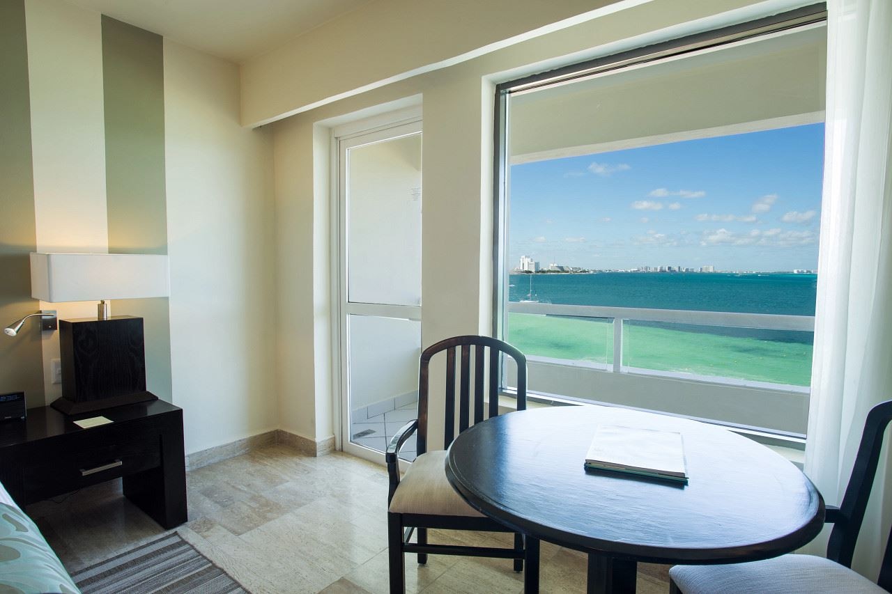 rooms-deluxe-ocean-front-room-with-balcony