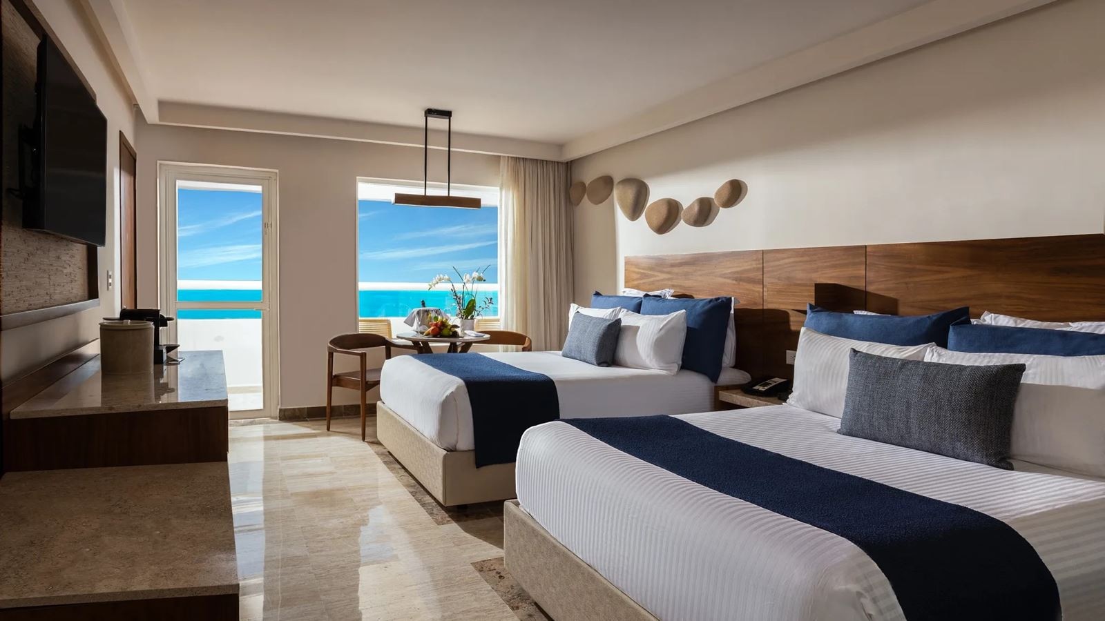 rooms-preferred-club-premium-ocean-front-with-balcony