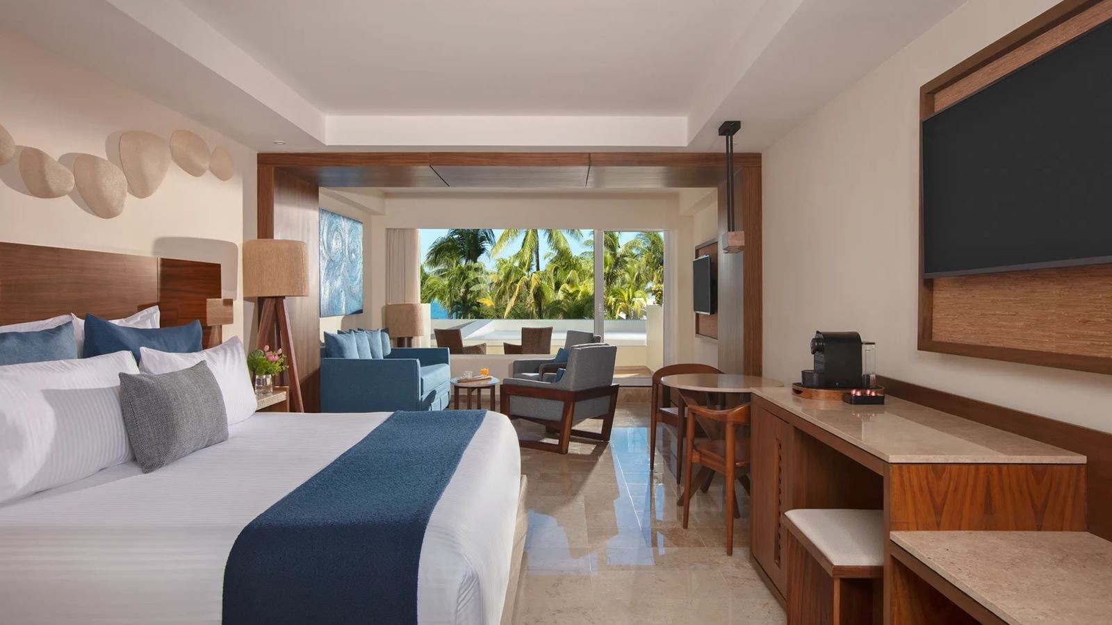 rooms-preferred-club-premium-junior-suite-tropical-view