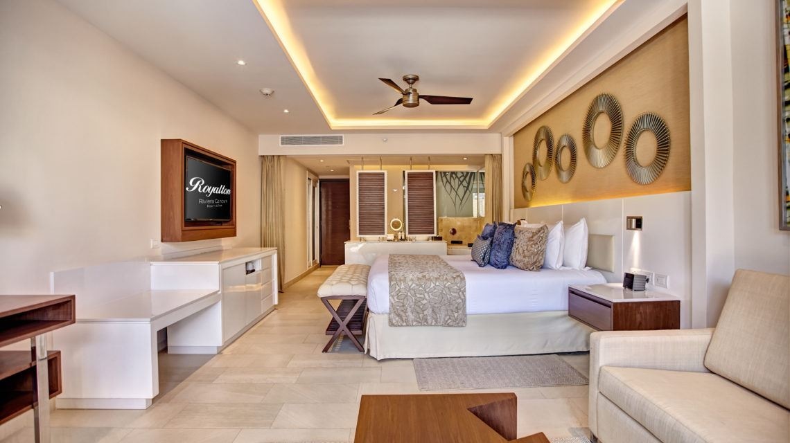 rooms-luxury-junior-suite-swim-out-diamond-club