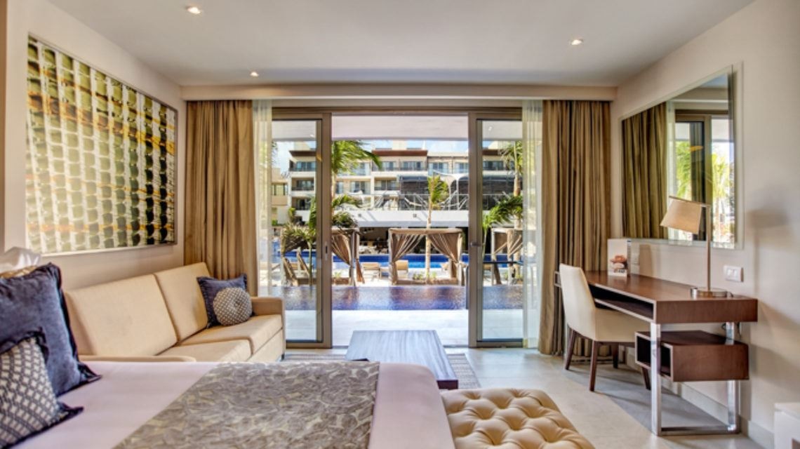 rooms-luxury-junior-suite-swim-out