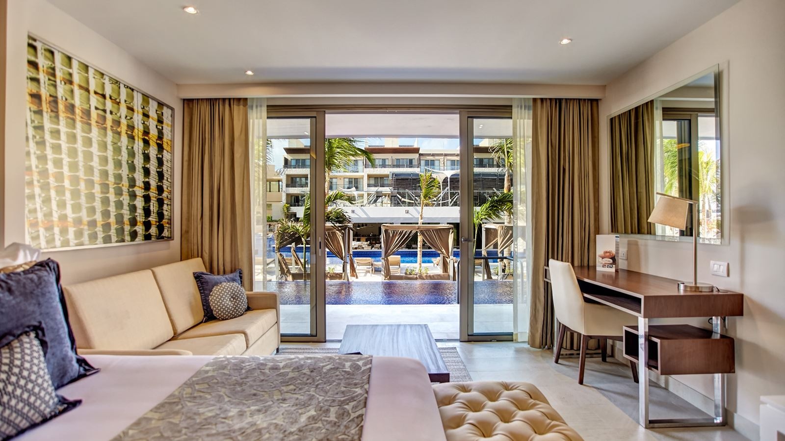 rooms-luxury-junior-suite-swim-out