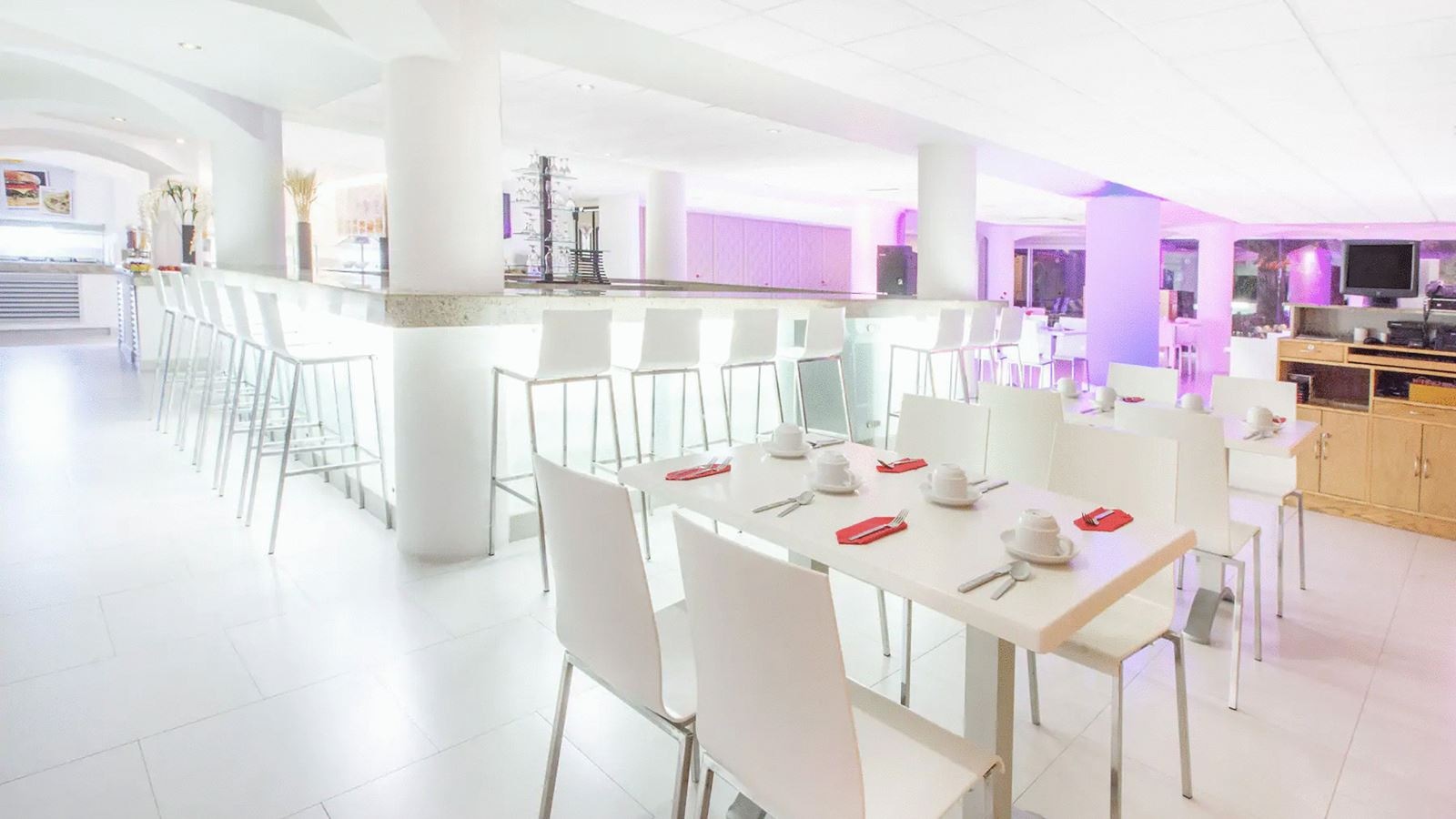 restaurants-restaurant