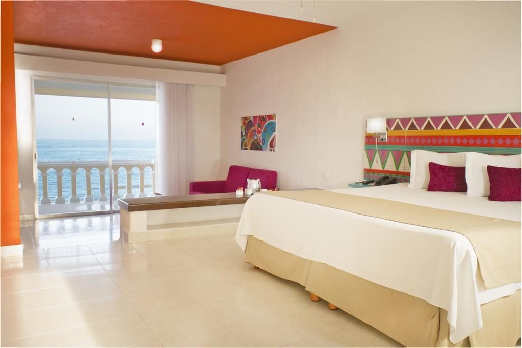 rooms-junior-suite-royal-ocean-view